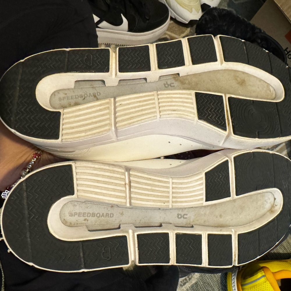 On Running Roger Edition Size 10 - image 2